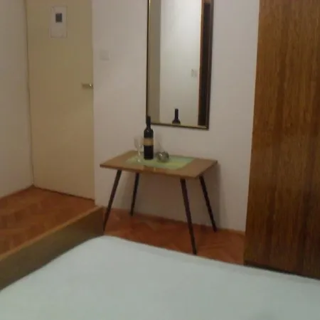 Sobe Radmila * Supetarska Draga